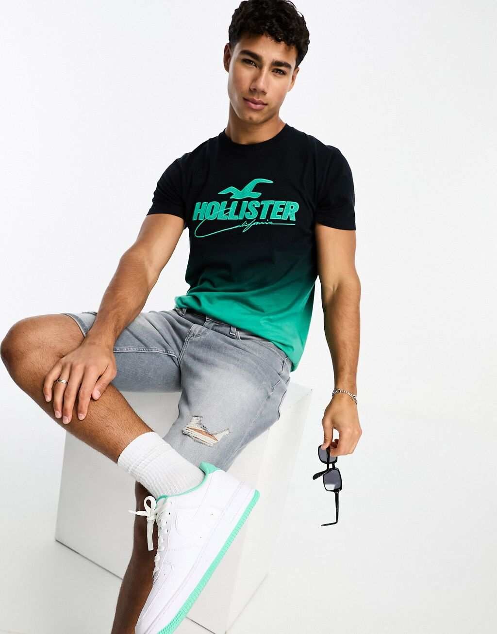 

Черная/зеленая футболка с эффектом омбре из технической сетки Hollister