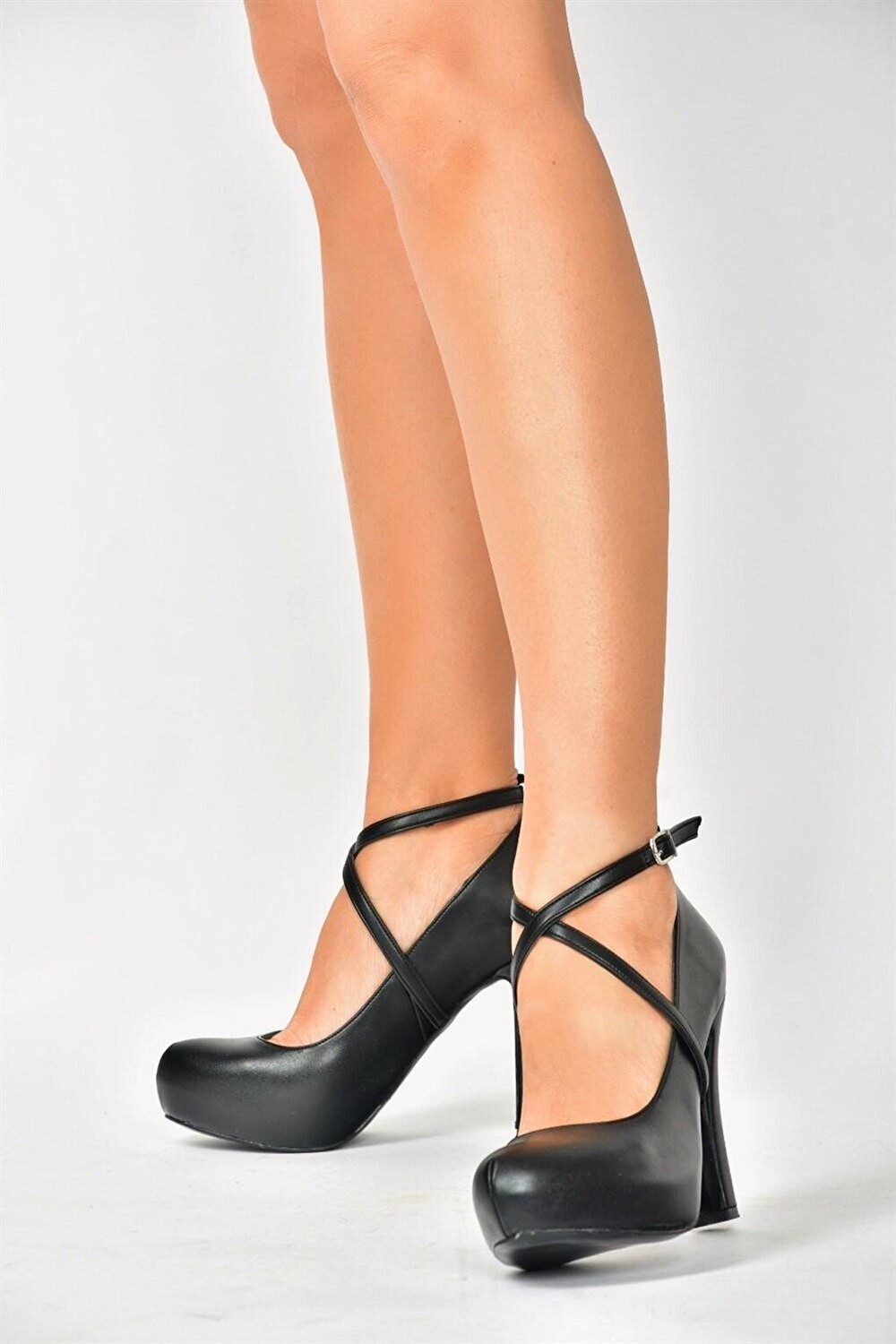 

Черные/платиновые женские туфли на каблуке на платформе M348007609 Fox Shoes, Черный