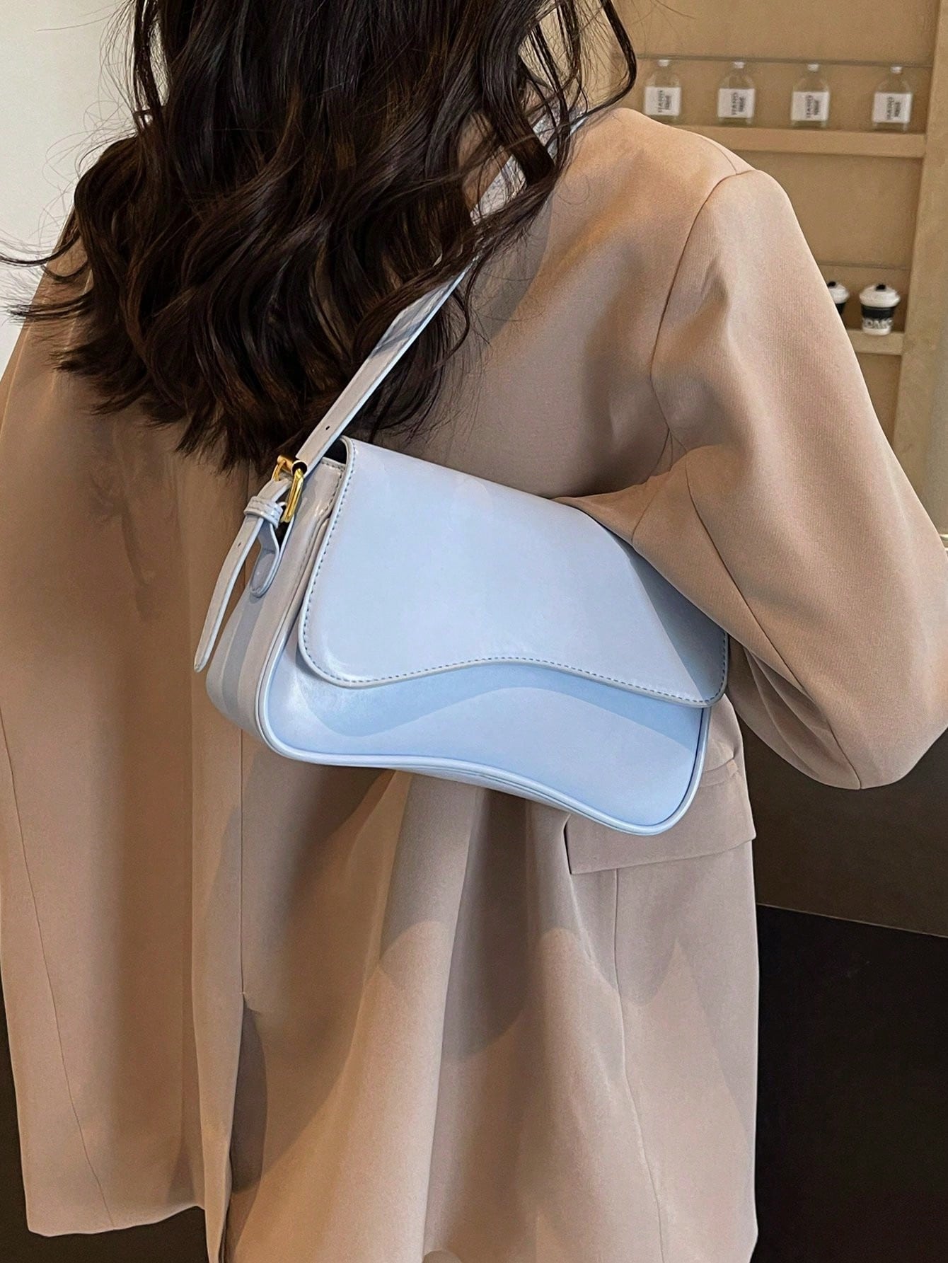 цена Модная женская сумка через плечо с откидной крышкой, голубые