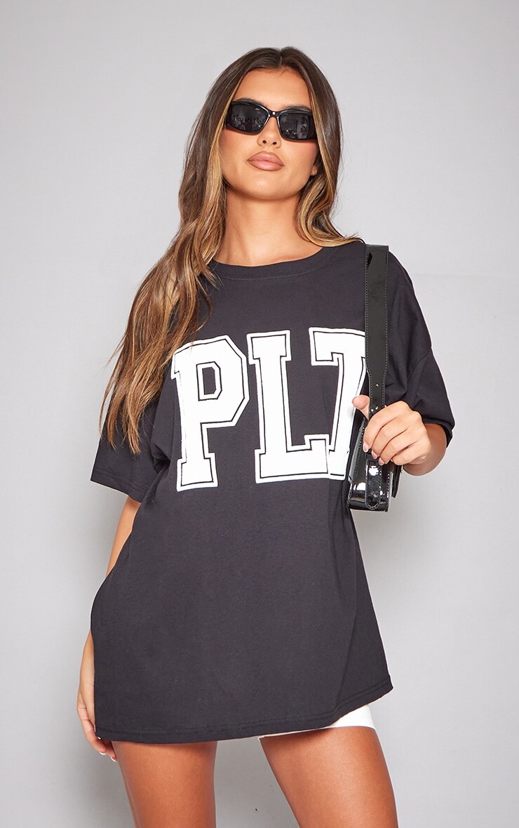 

PrettyLittleThing Черная футболка с университетским принтом, Черный