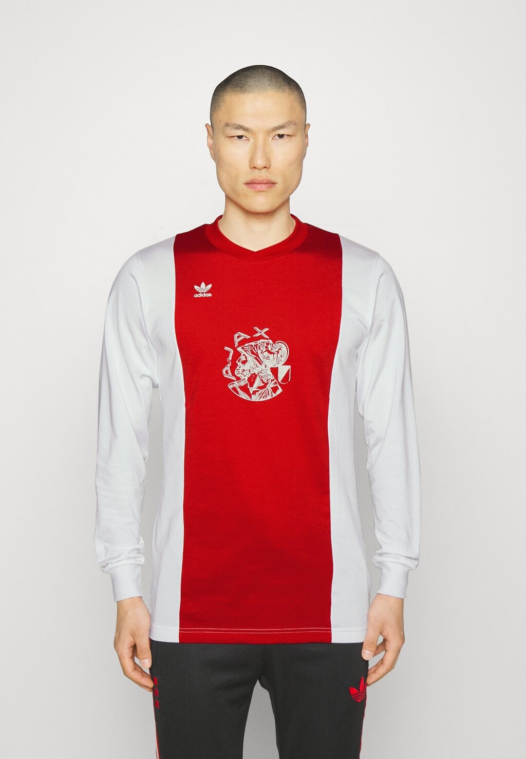 

Спортивная футболка adidas Originals
