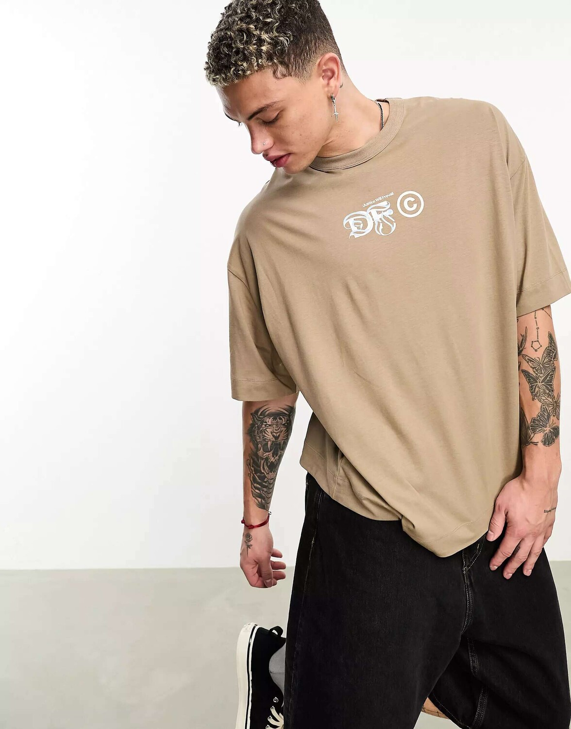 

Бежевая футболка оверсайз с принтом на груди ASOS Dark Future, Бежевый
