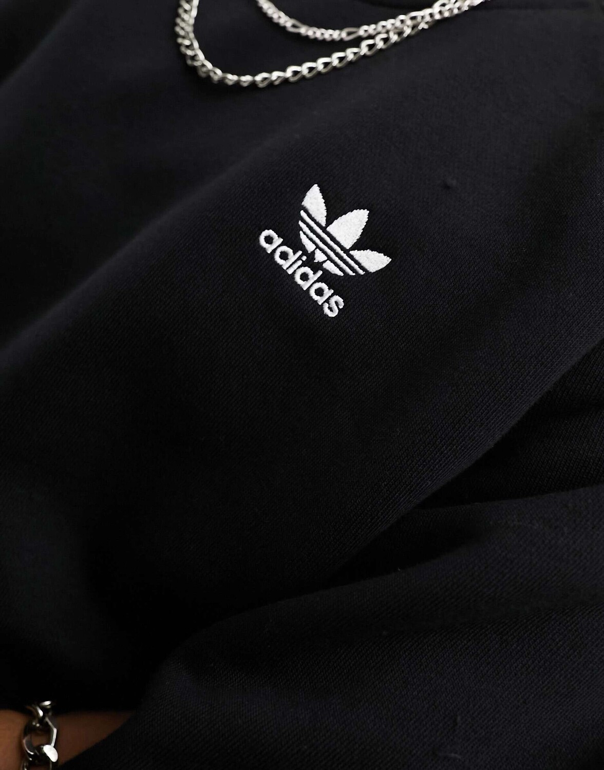 

Черный свитшот adidas Originals Trefoil Essentials