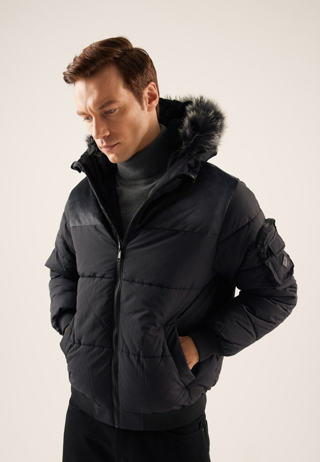 

Зимняя куртка VELVET CONTRAST Pier One, черный