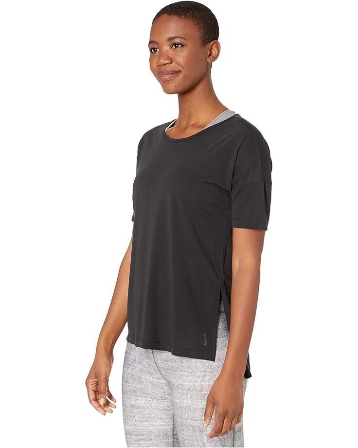 

Топ Nike Yoga Layer Short Sleeve Top, цвет Black/Dark Smoke Grey