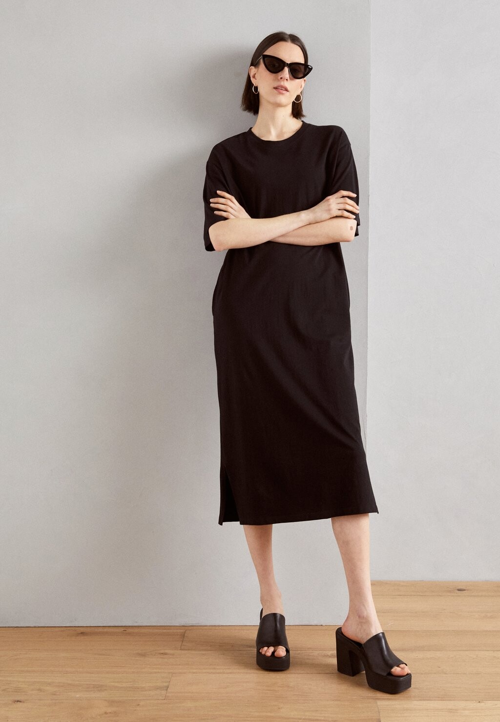 

Платье из джерси DRESS MIA BASIC Lindex, цвет black