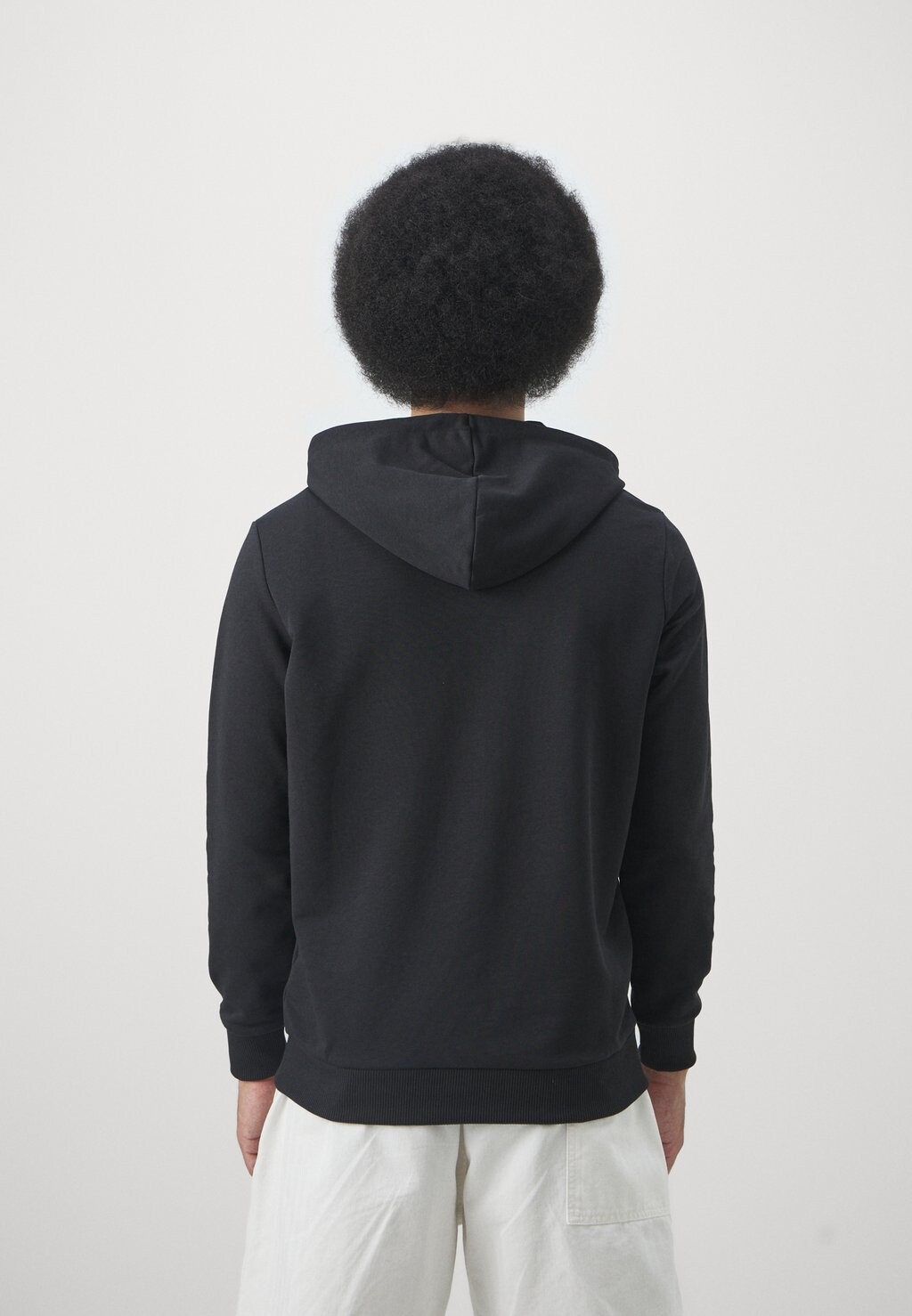 

Команда Ac Milan Culture Hoodie Puma, черный