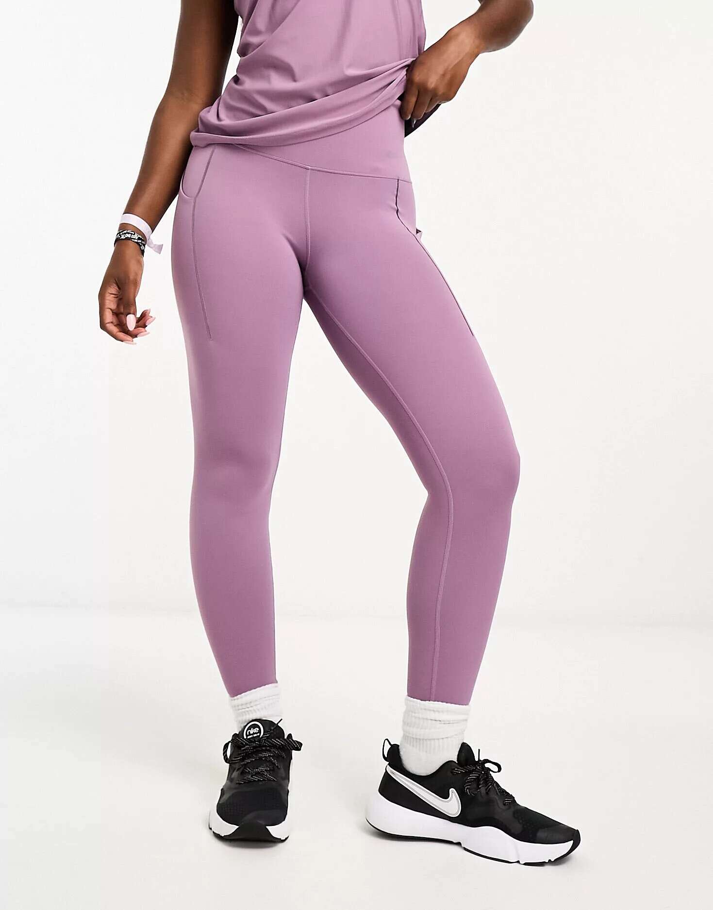 Фиолетовые леггинсы Nike Universa Dri-Fit 7/8 леггинсы universa nike performance черный