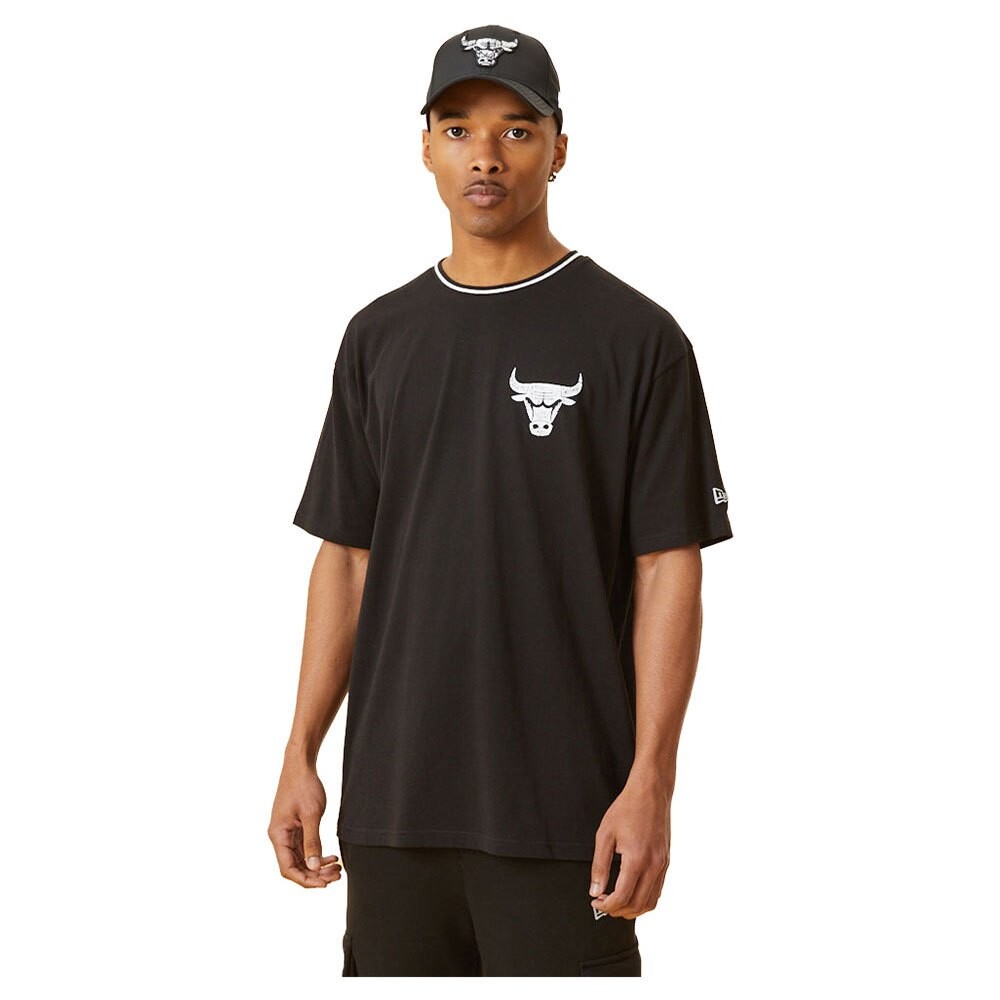 

Футболка New Era Essential Graphic Oversize Chicago Bulls, черный