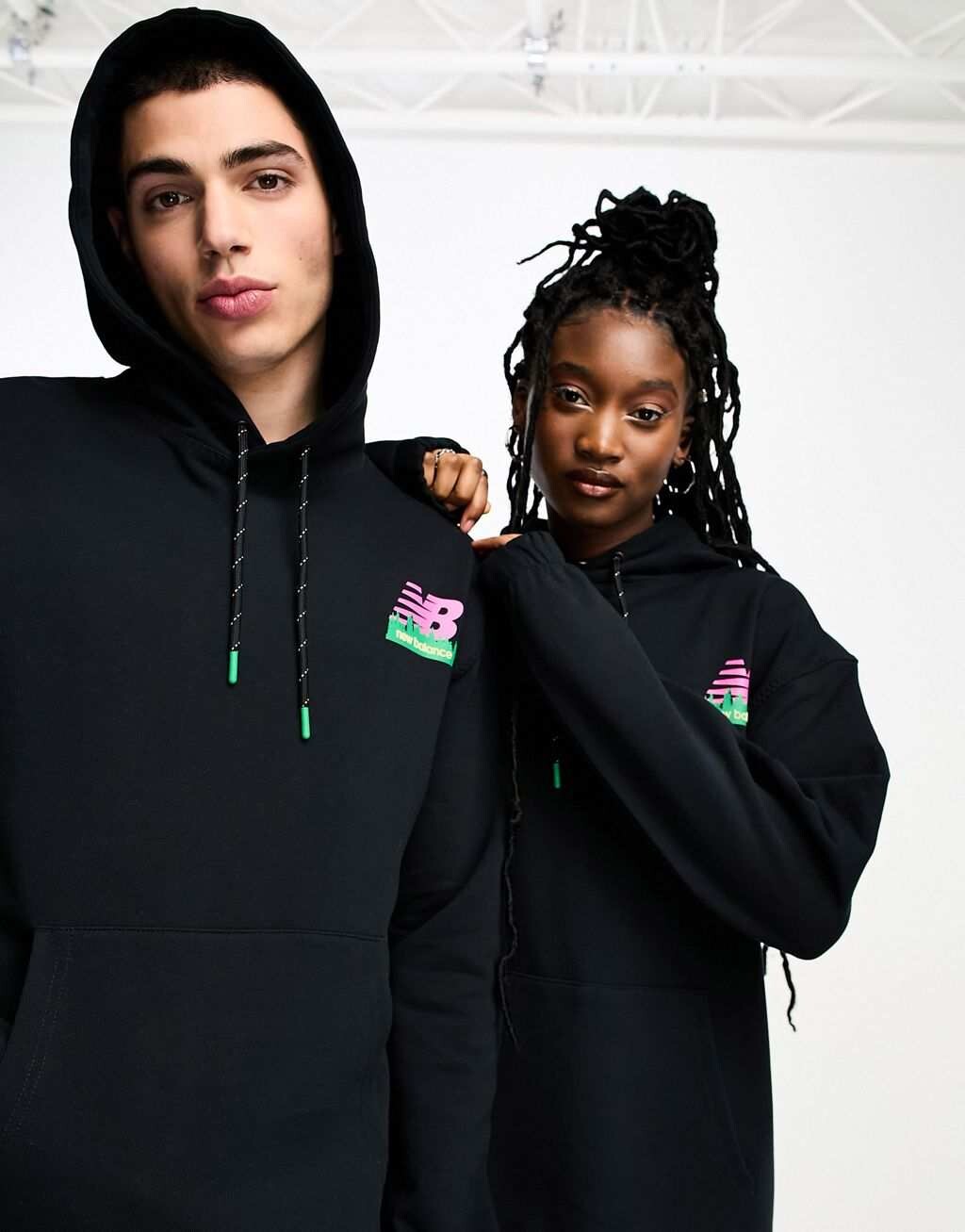 

Черная толстовка для активного отдыха New Balance