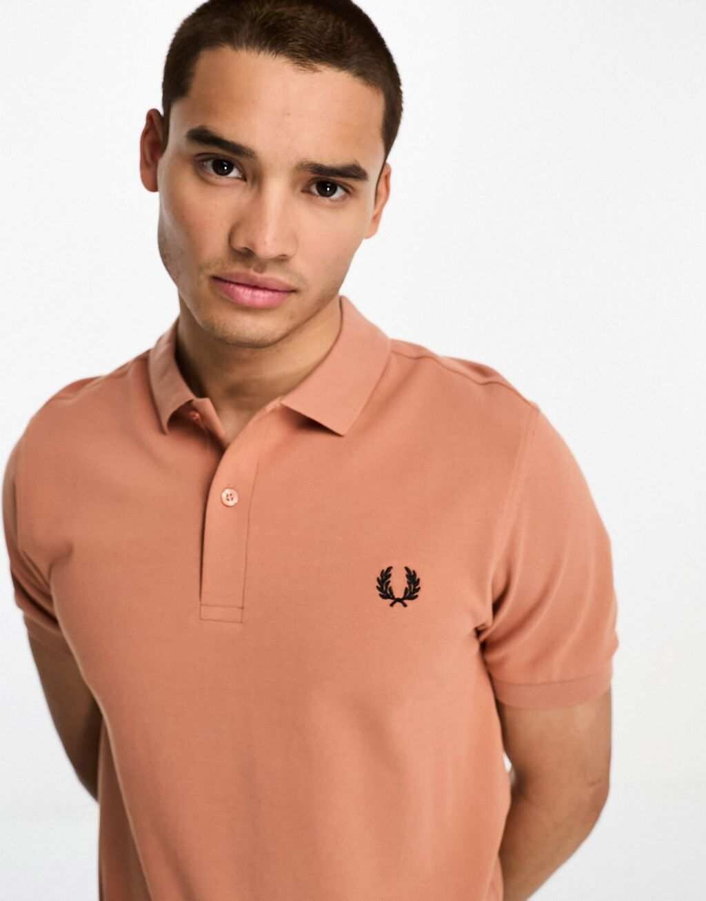 

Светло-рыжевато-оранжевая рубашка-поло Fred Perry