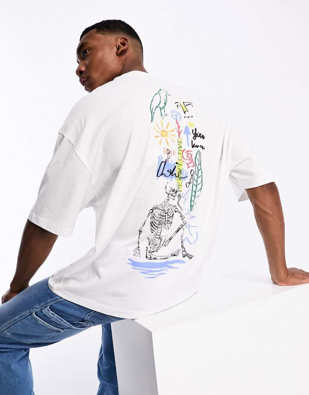 

Белая футболка оверсайз с абстрактным принтом ASOS DESIGN