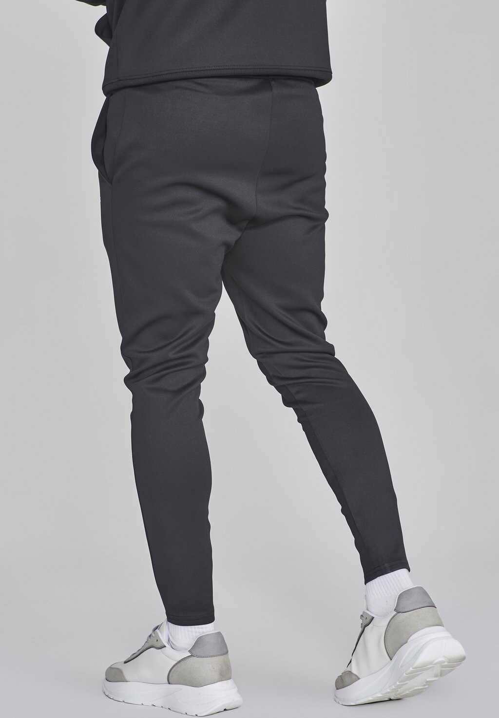 

Брюки тренировочного костюма Muscle Fit SIKSILK, черные