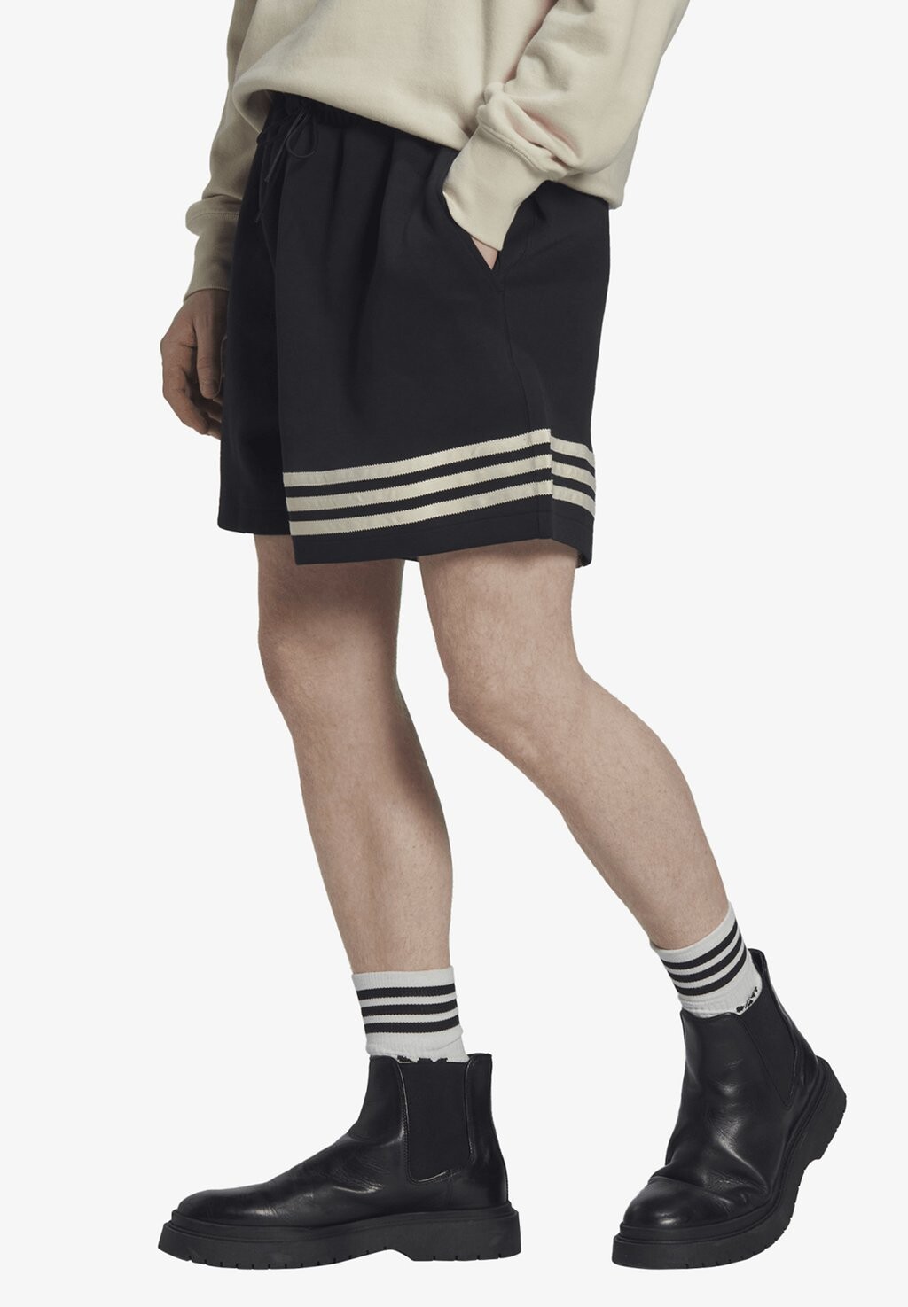 

Шорты Adicolor Neuclassics adidas Originals, черный