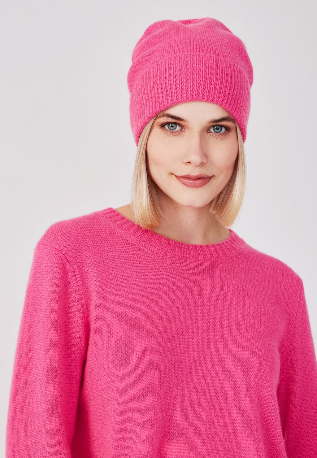 

Шапка Style Republic, цвет neon pink