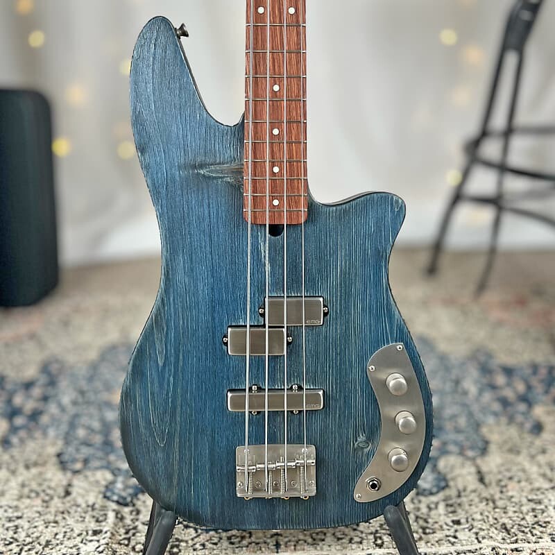 

Басс гитара Offbeat Guitars Roxanne PJ 32" Medium Scale Bass in Blue Steel Pulse on Pine with EMG Brushed Chrome PJ Pickups, Gotoh Hardware