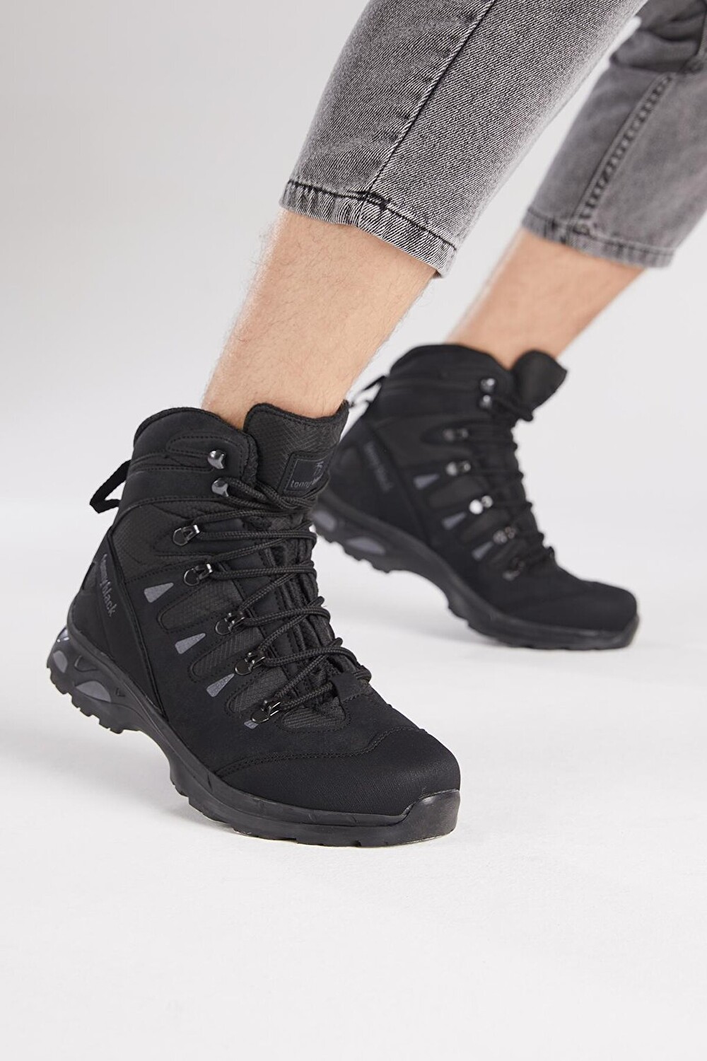 

Черные треккинговые ботинки унисекс Tb030 TONNY BLACK