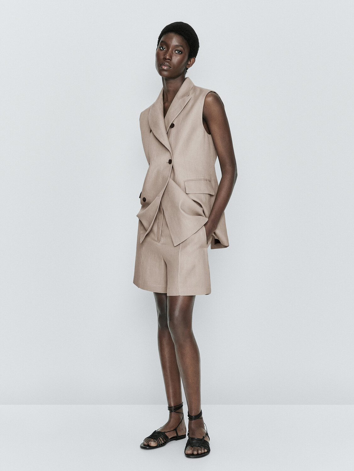 

Льняные шорты-бермуды со швами Massimo Dutti, норковый