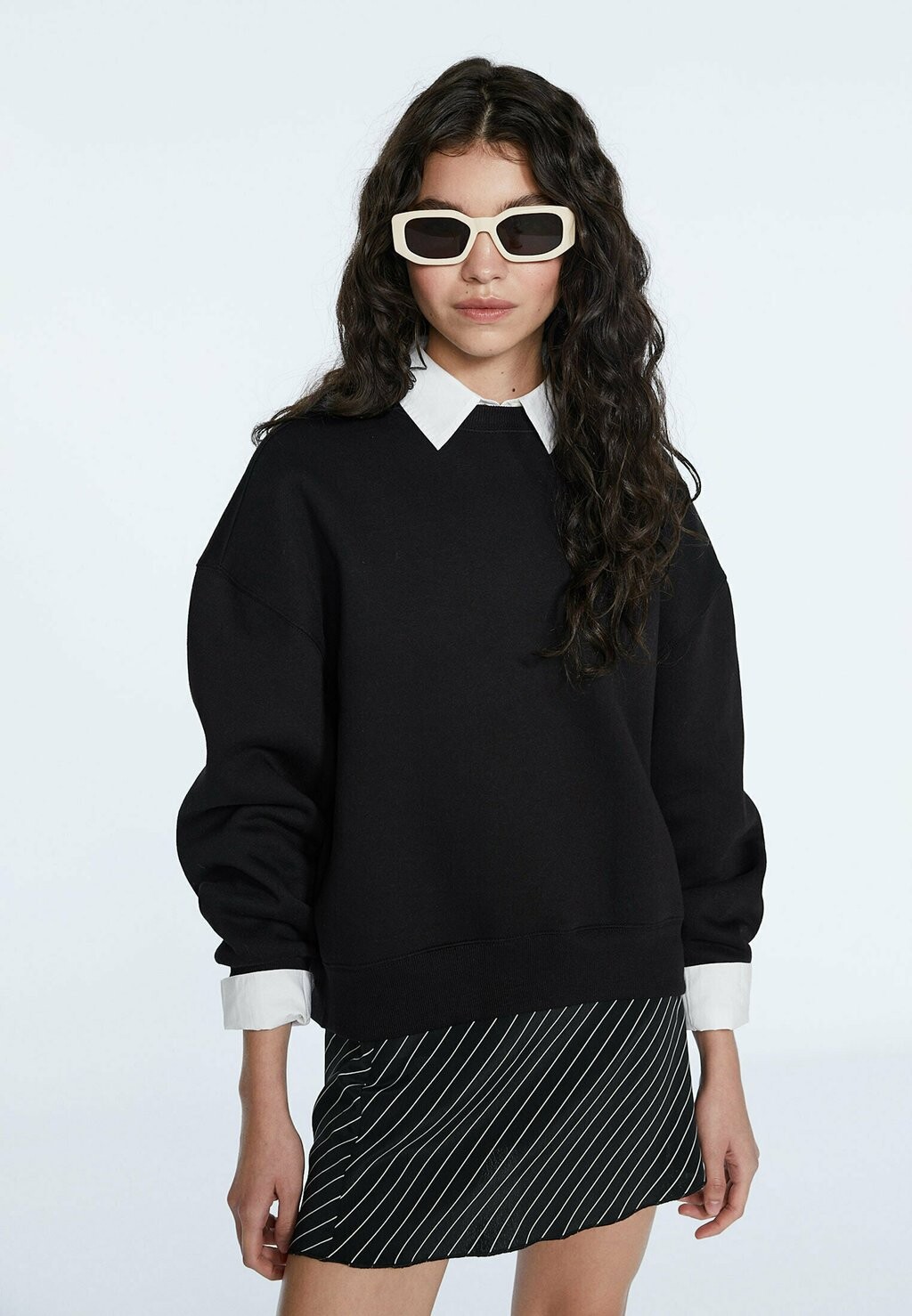 

Толстовка Stradivarius, черный