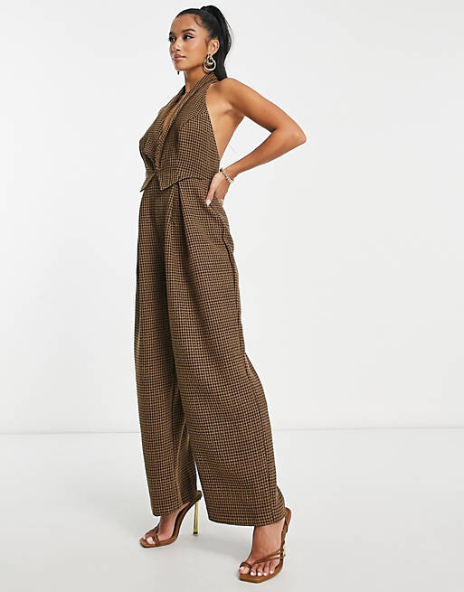 

Коричневый клетчатый комбинезон с глубоким вырезом ASOS DESIGN Petite