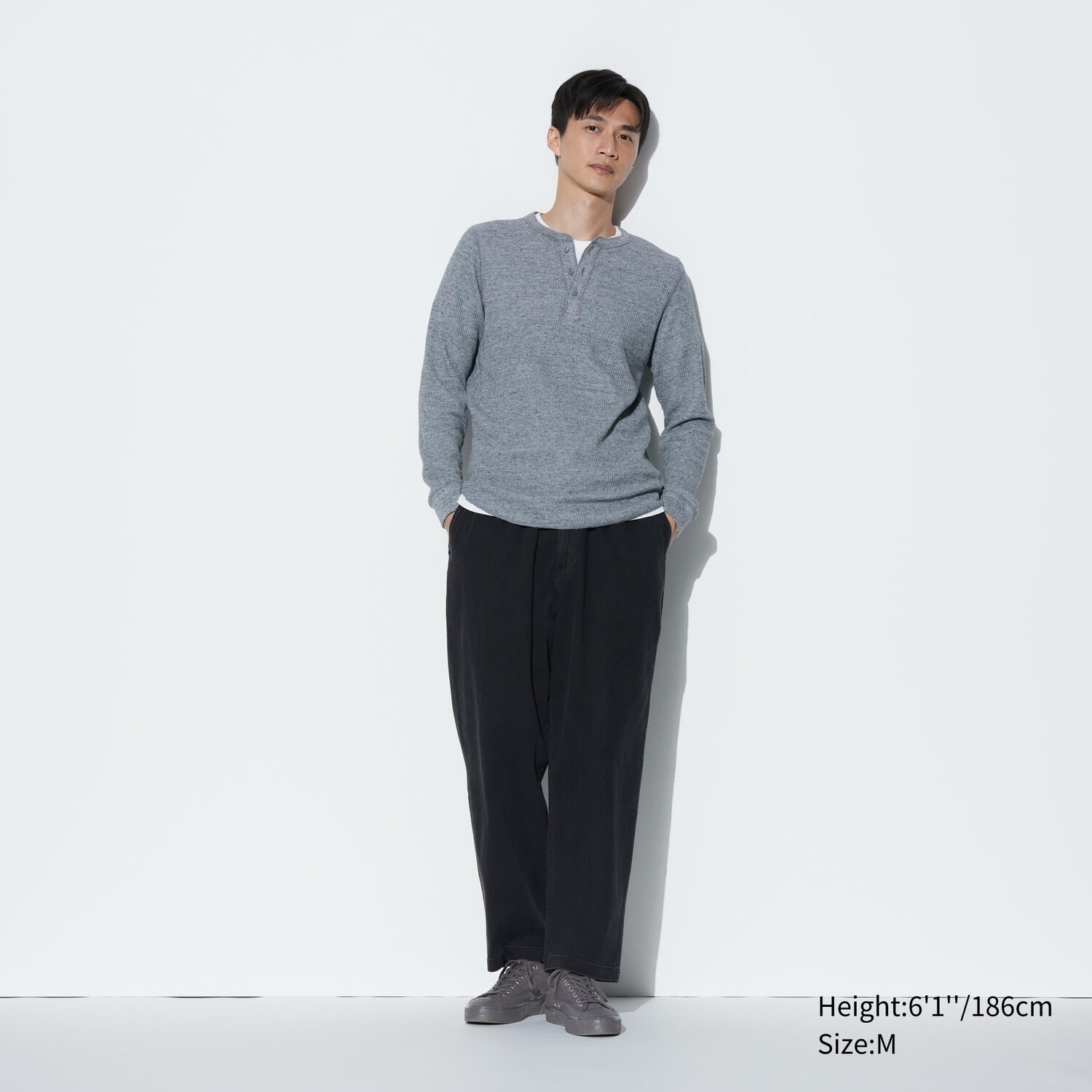 

Брюки UNIQLO Relaxed с эффектом денима укороченные, серый