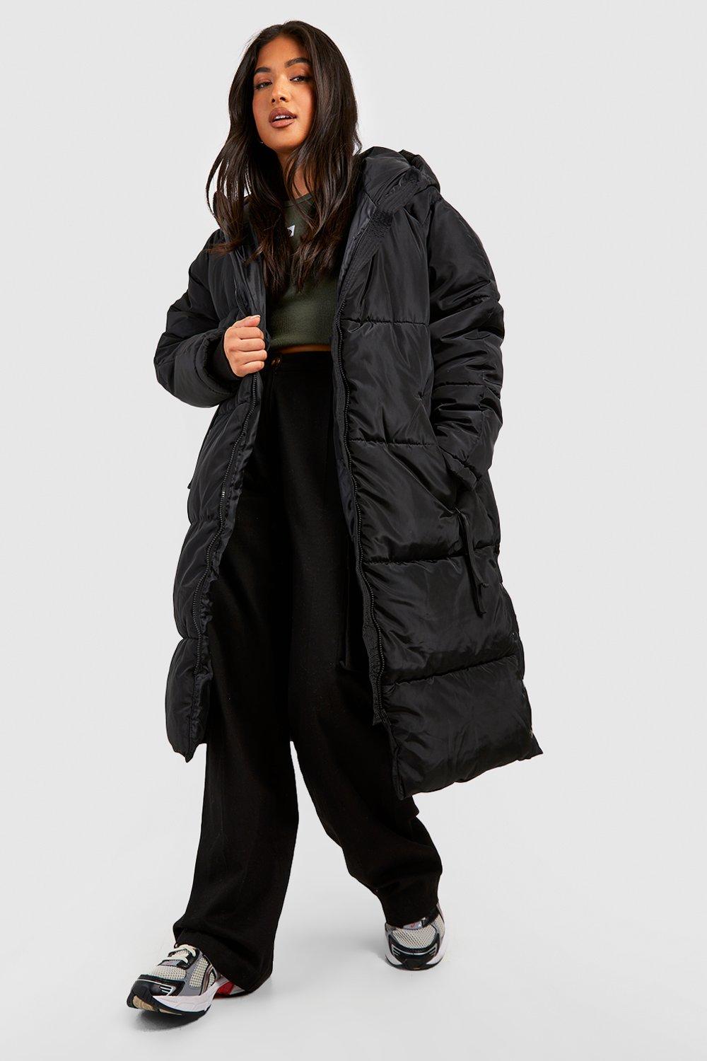 Удлиненная стеганая куртка Petite с капюшоном boohoo, черный