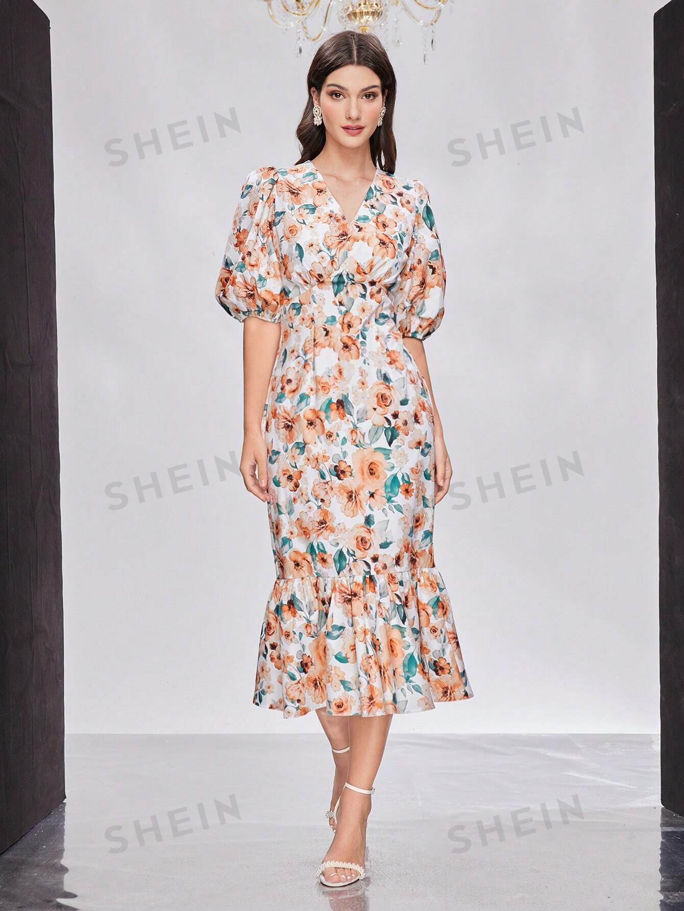 SHEIN Модельное платье с V-образным вырезом и цветочным принтом, розовый женское шифоновое платье с цветочным принтом v образным вырезом и оборками