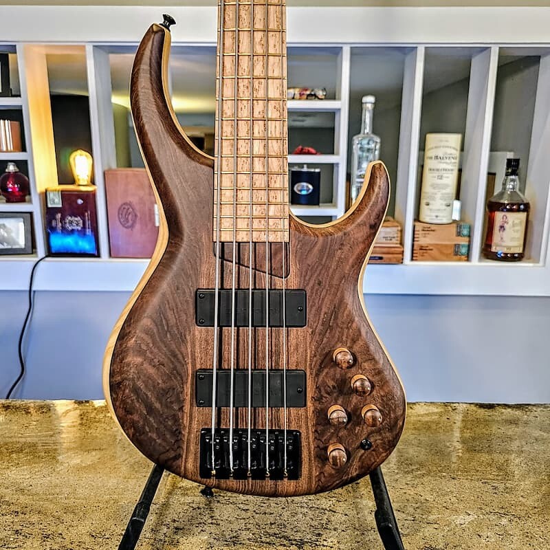 

Басс гитара MTD 535-24 Walnut 10 top, Ash Neck, Birdseye Maple fingerboard