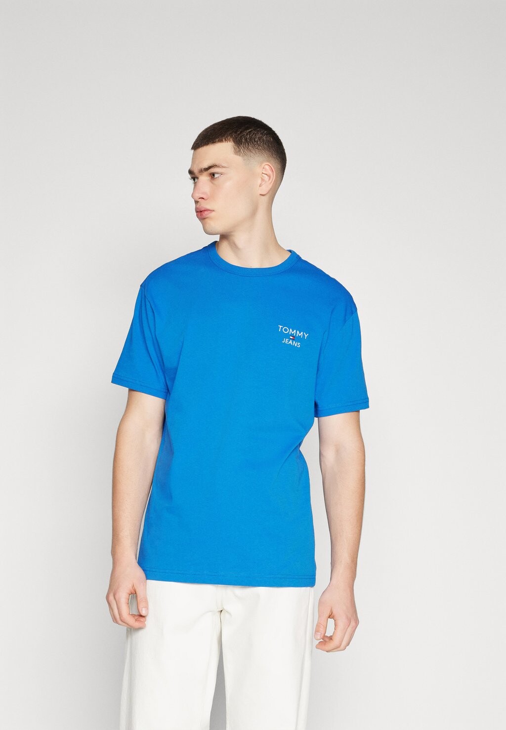 

Базовая футболка Tommy Jeans, синий