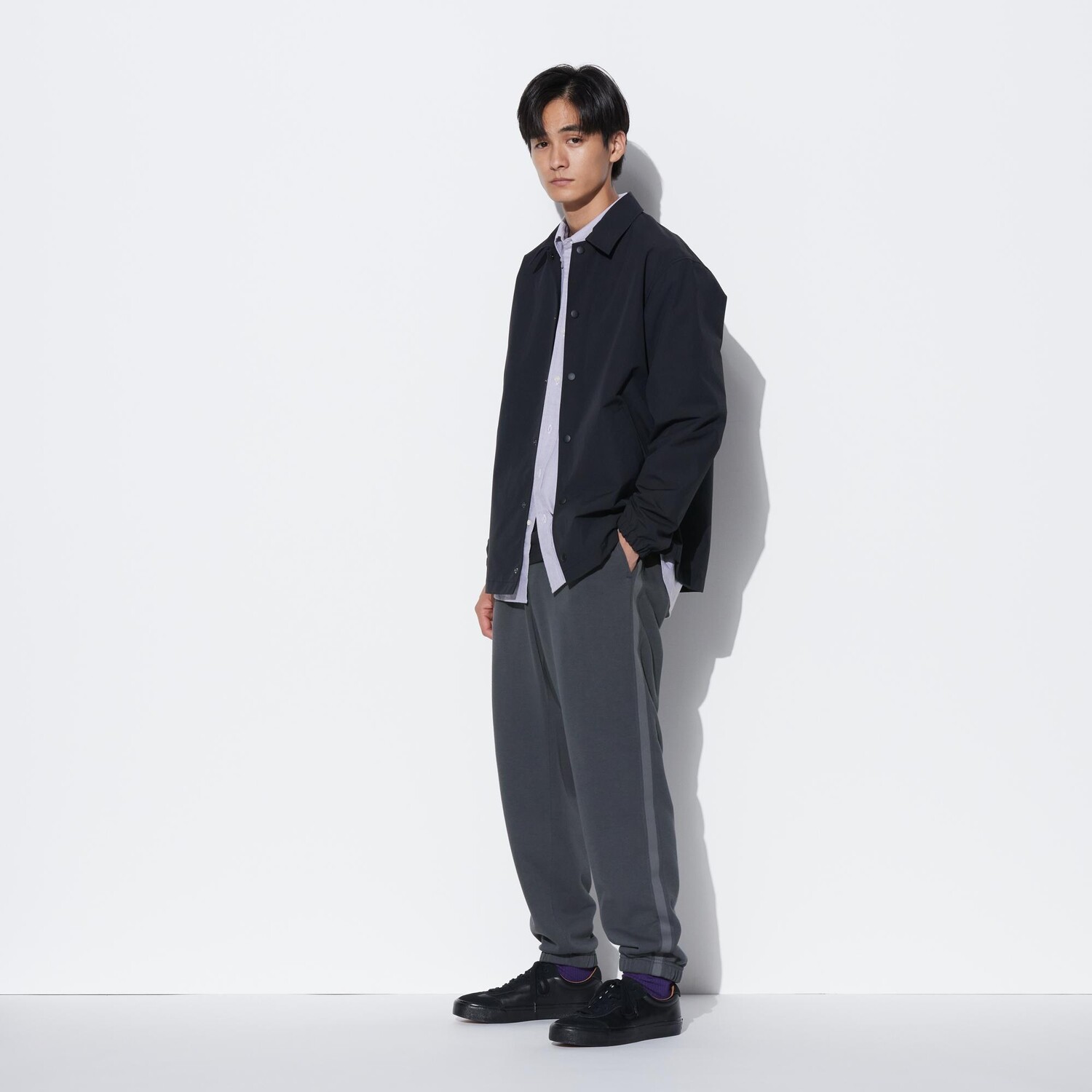 

Спортивные штаны (боковая линия/стандартная длина 65-71см) UNIQLO, темно-серый
