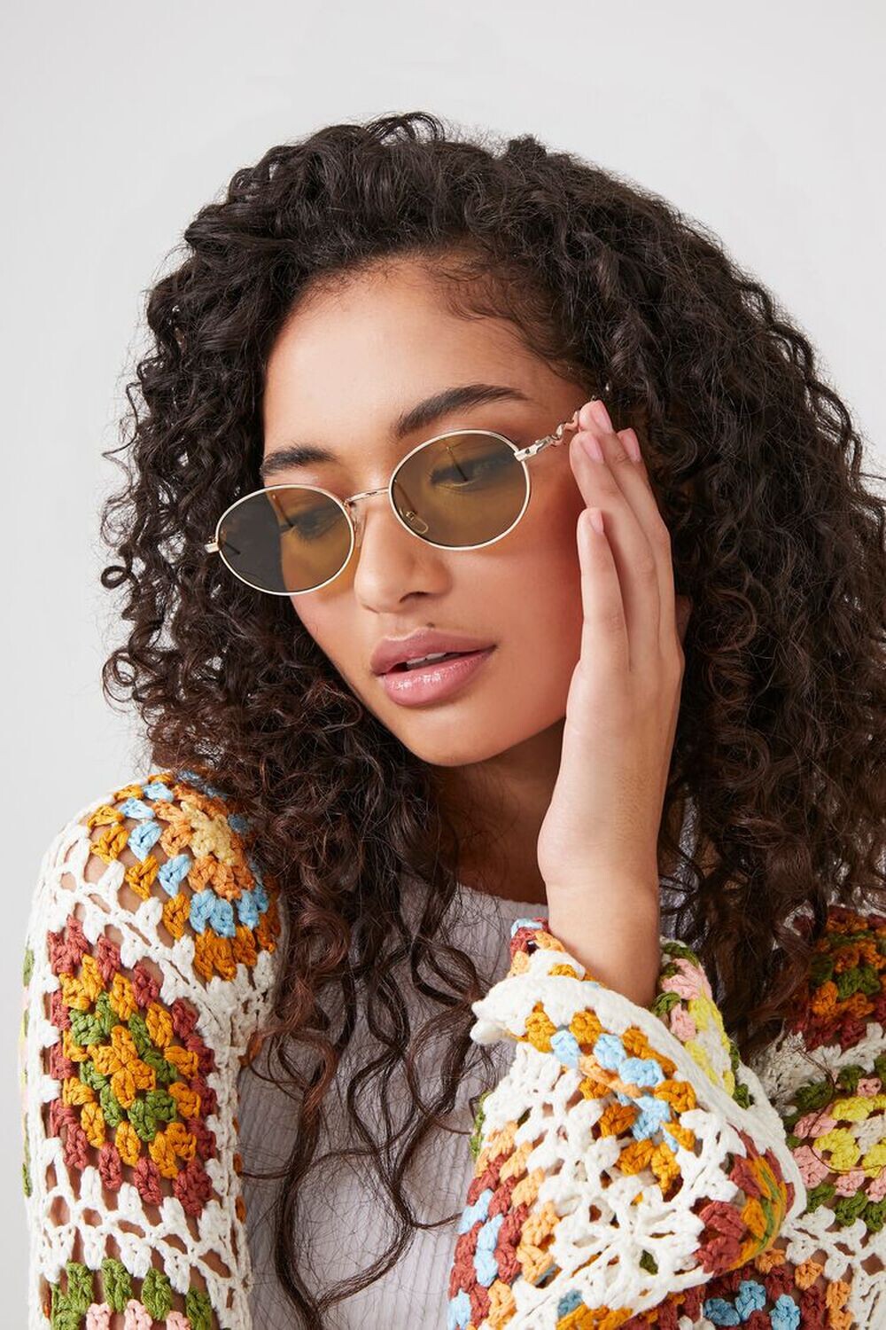 

Овальные затемненные солнцезащитные очки Forever 21, золотой