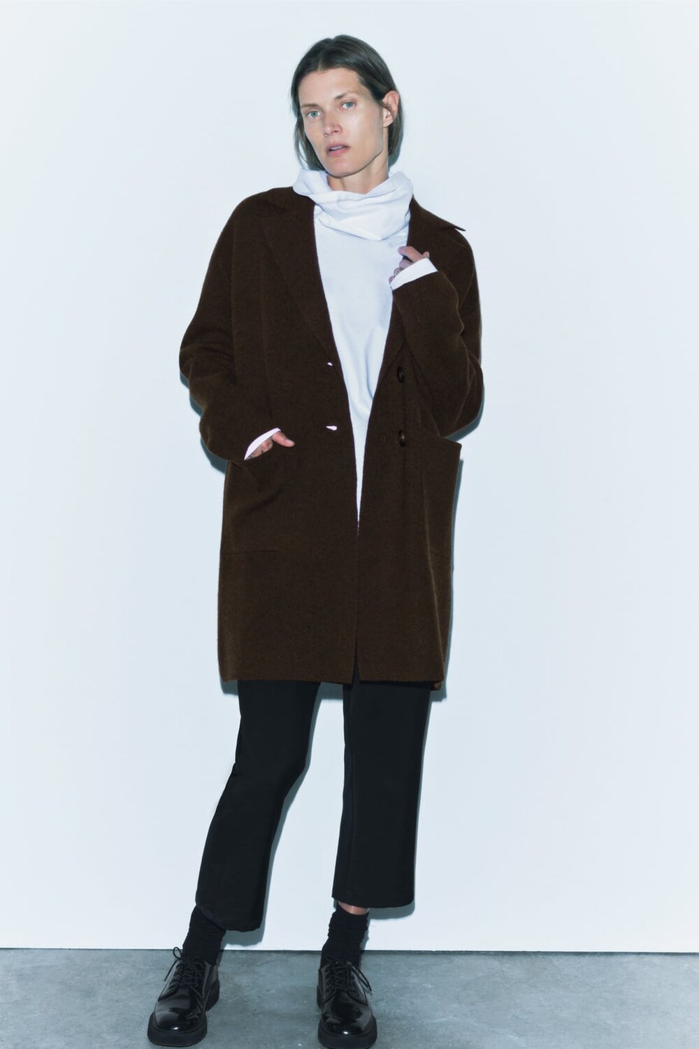 

Короткое пальто из 100 шерсти ZARA, коричневый