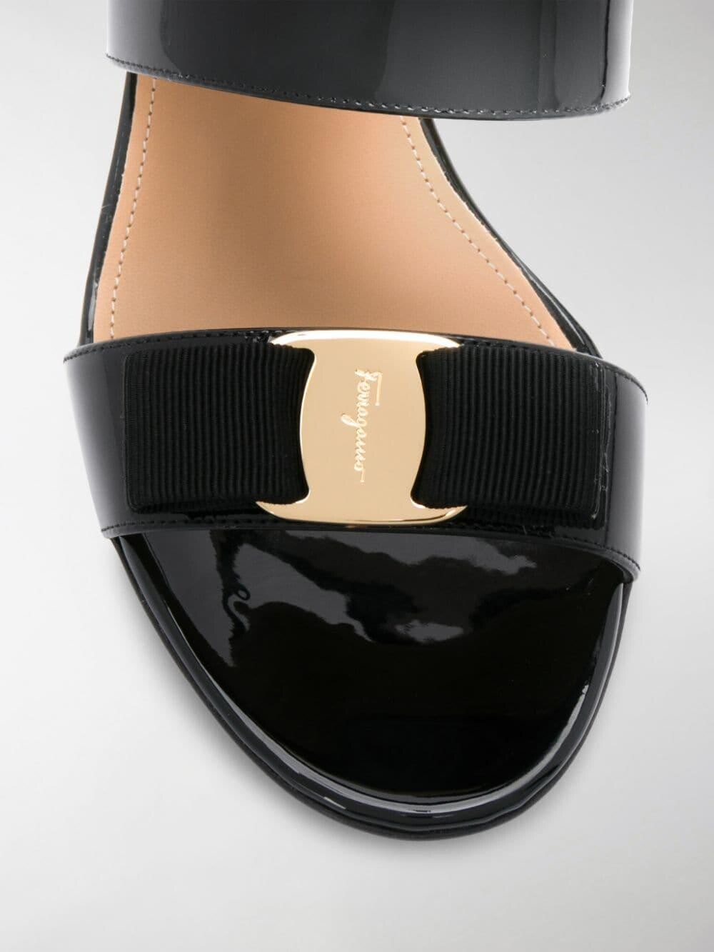 

SALVATORE FERRAGAMO Giulia Женские Туфли-Сандалии 725965 Черные, черный