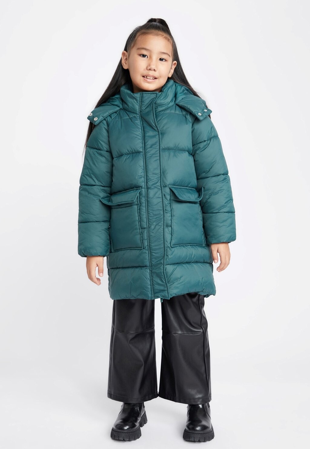 

Зимнее пальто Regular Fit DeFacto, зеленый