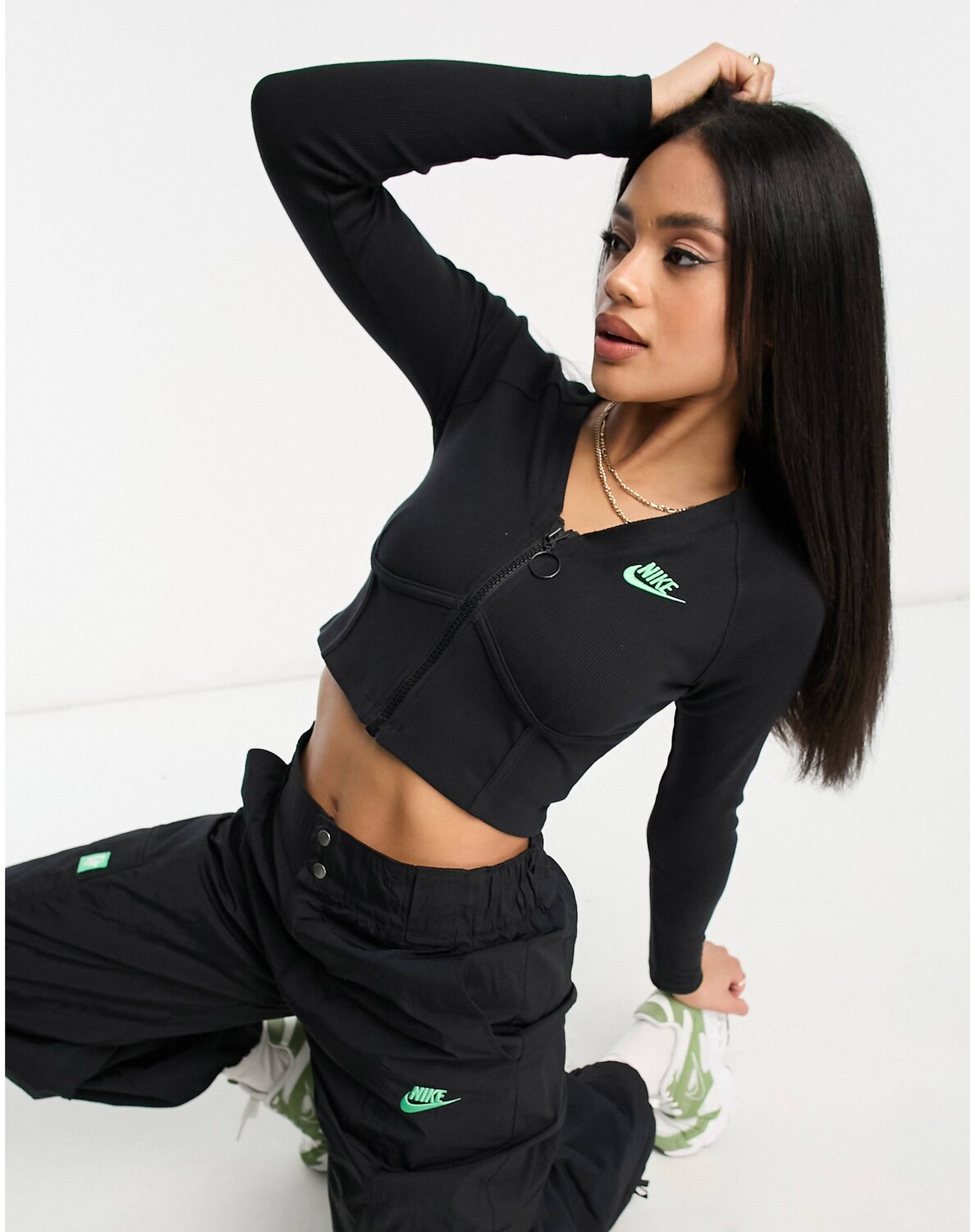 

Черный корсет в рубчик с длинными рукавами Nike Dance