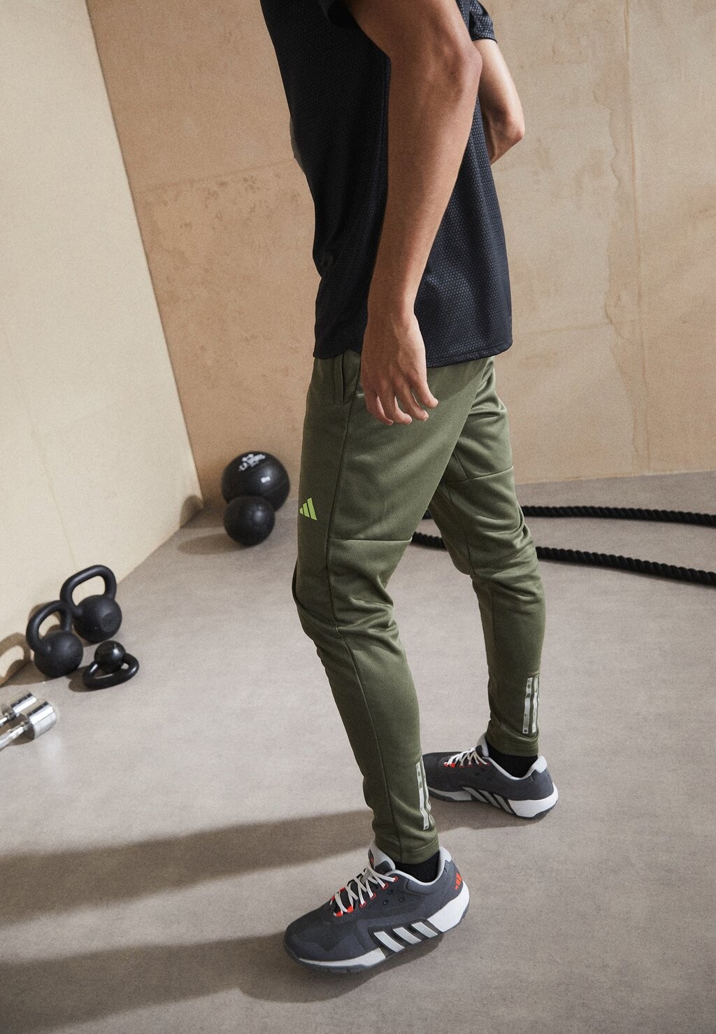 

Спортивные брюки Adidas