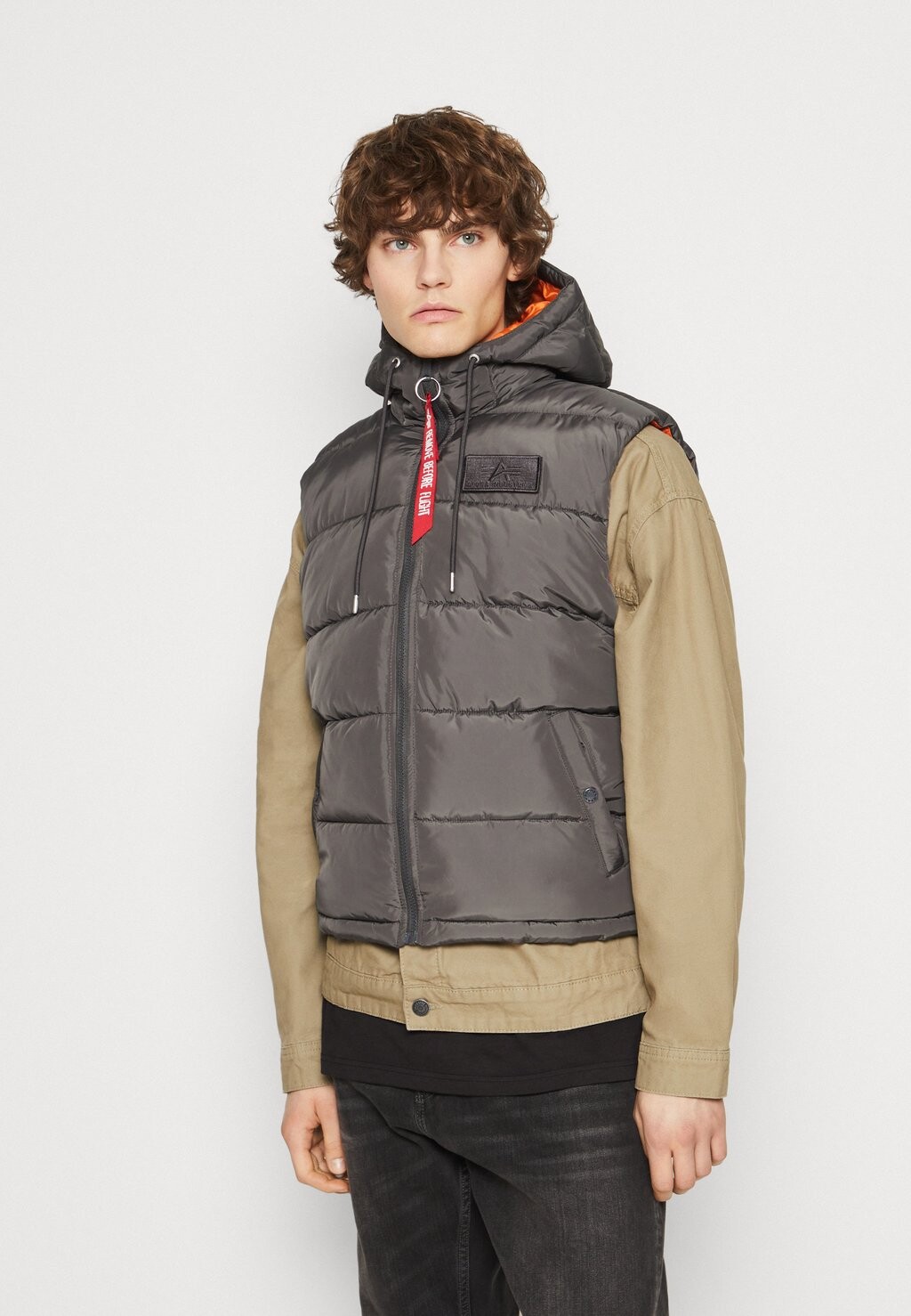 

Жилет Alpha Industries