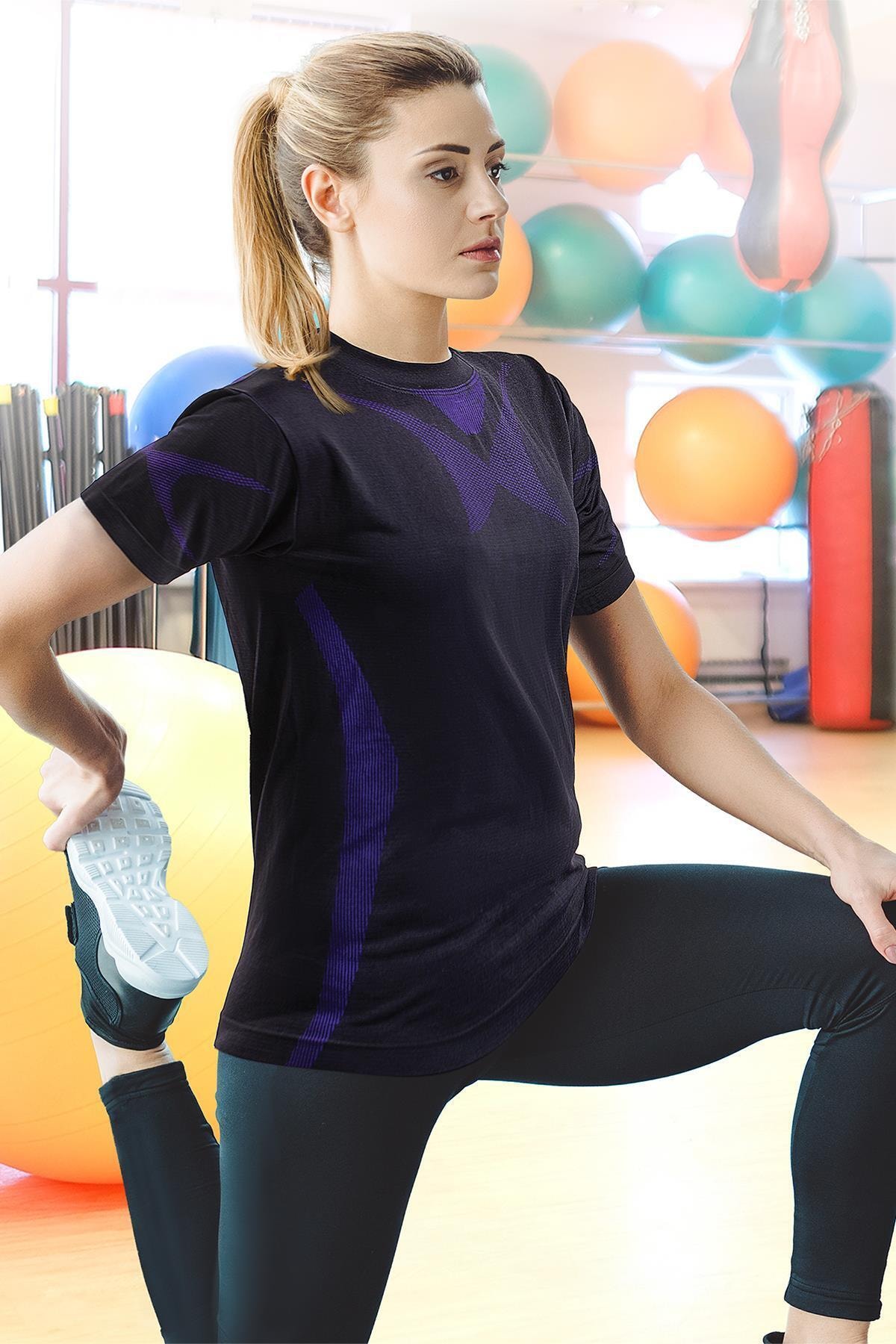 Женская черная бесшовная спортивная футболка Doremi, черный цена и фото