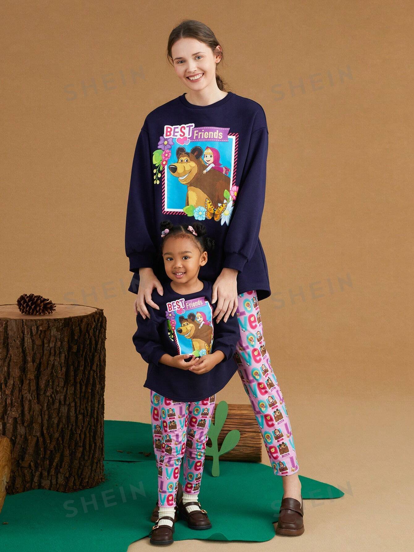 SHEIN X Маша и Медведь: 1 пуловер с заниженными плечами и 1 штаны с мультяшным рисунком, темно-синий masha and friends notecards набор открыток