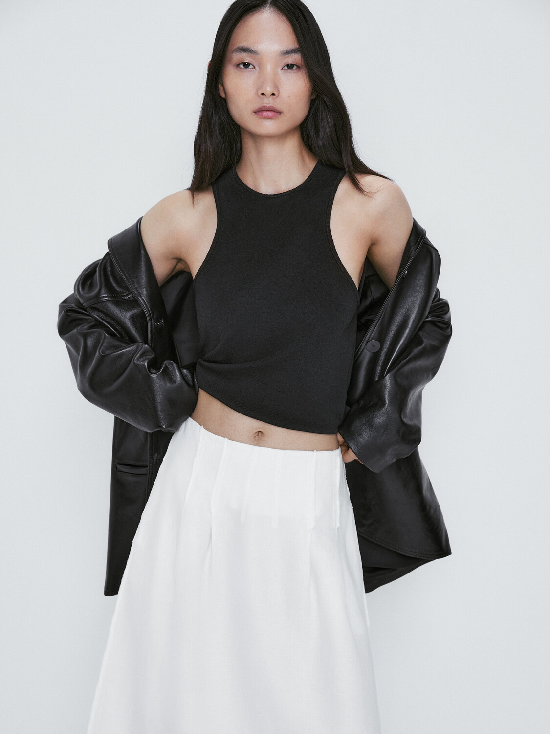 

Черный топ без рукавов Massimo Dutti, черный