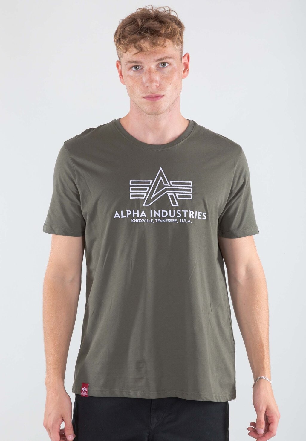 

Футболка с принтом Alpha Industries, оливковый меланж