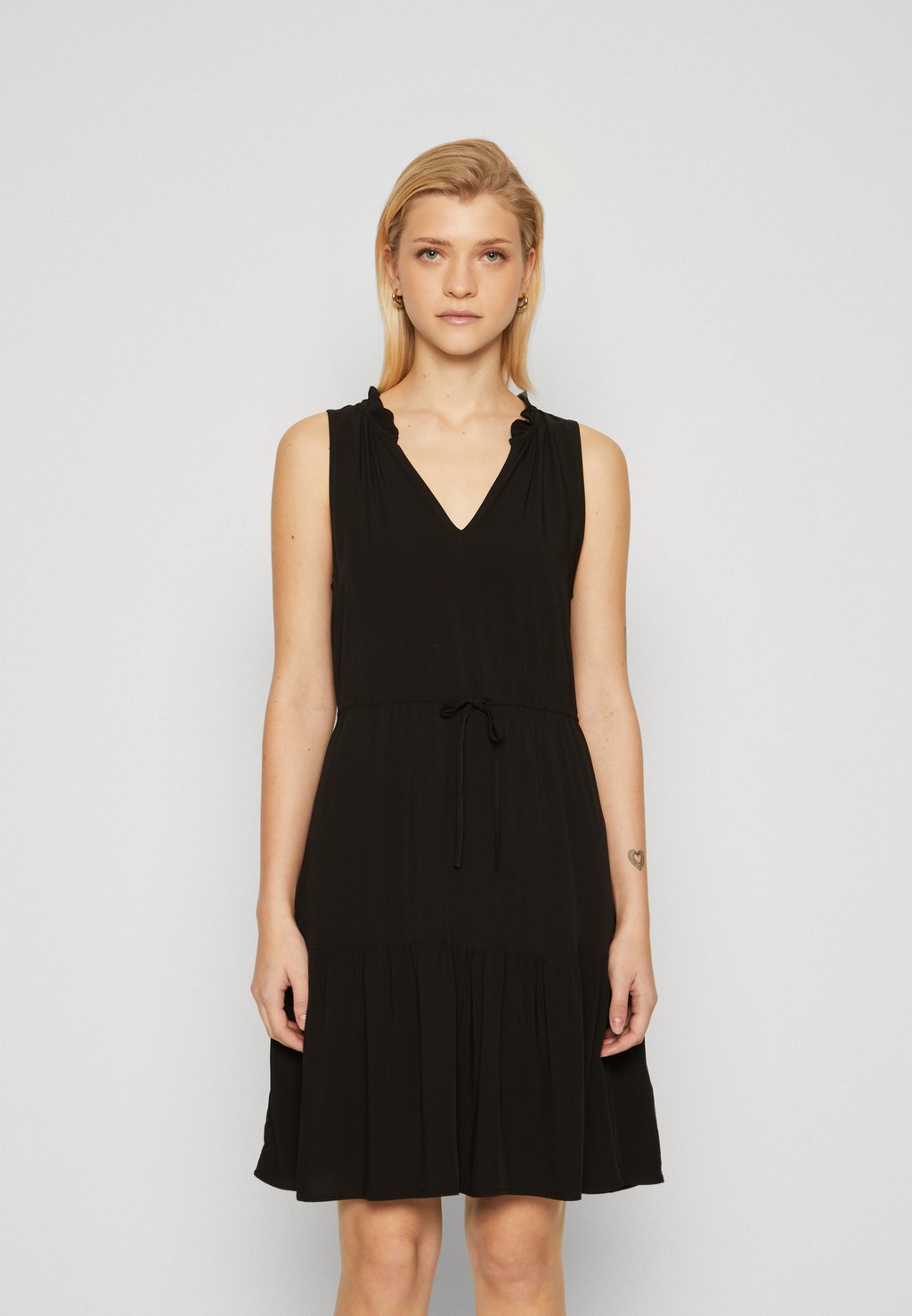 цена Дневное платье DRESS GAP, цвет black