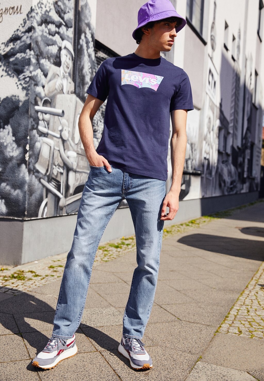 

Зауженные джинсы Levi's