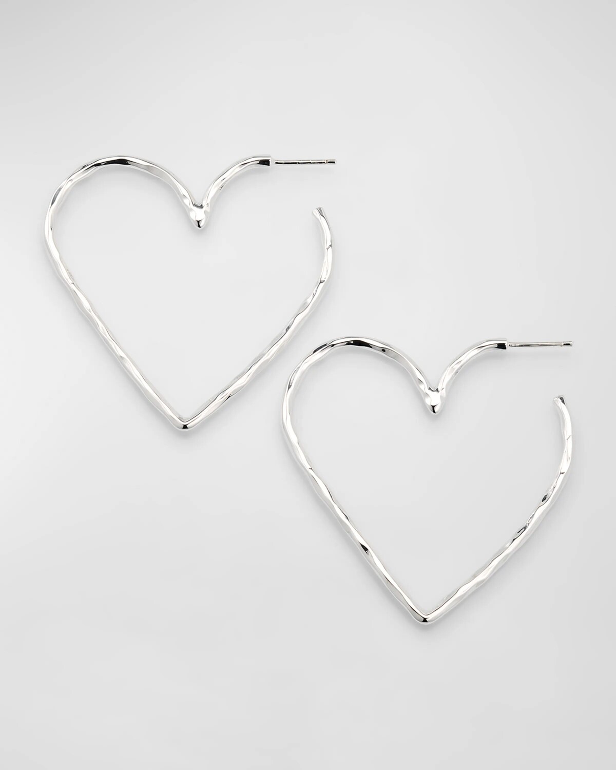 

Серебряные узкие серьги-кольца с чеканным сердцем NEST Jewelry, цвет Silver