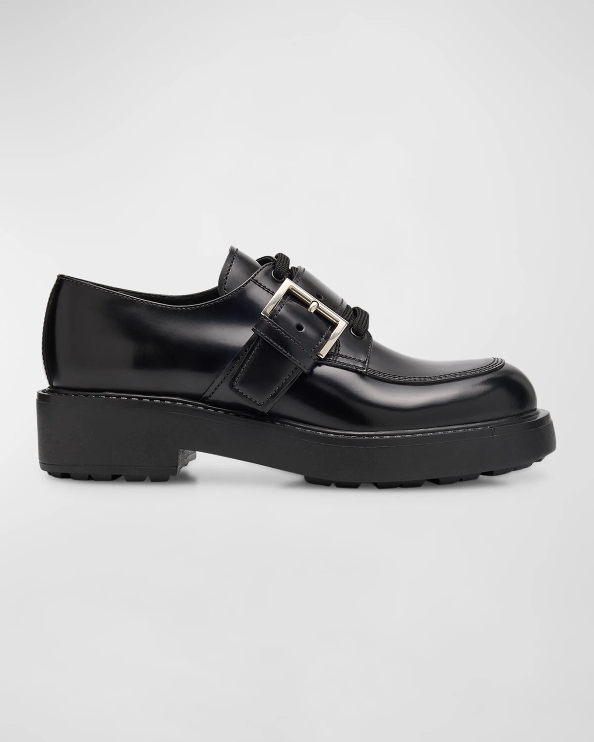 

Кожаные лоферы на шнуровке с поясом Prada, цвет Nero
