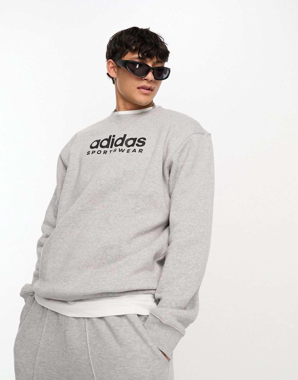 

Серая толстовка с линейным логотипом adidas Sportswear