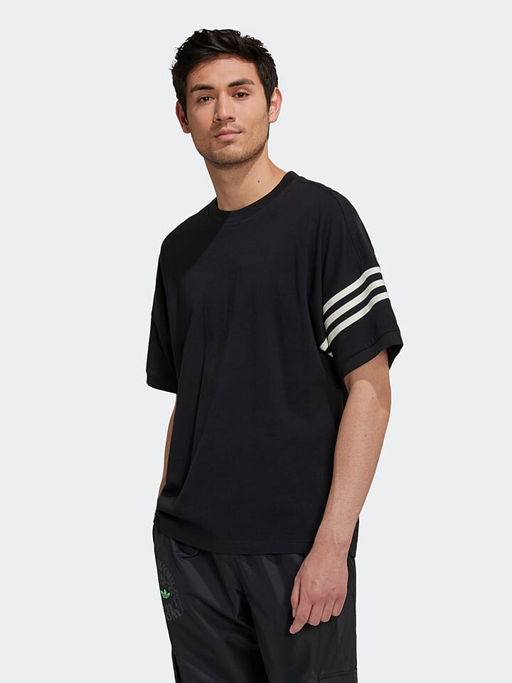 

Футболка adidas, черный