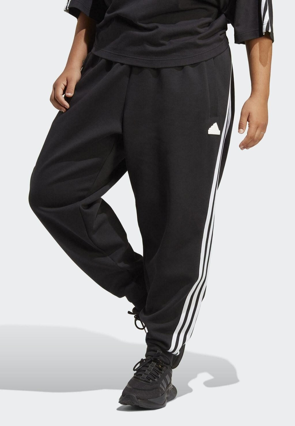 

Низ спортивного костюма Adidas, черный