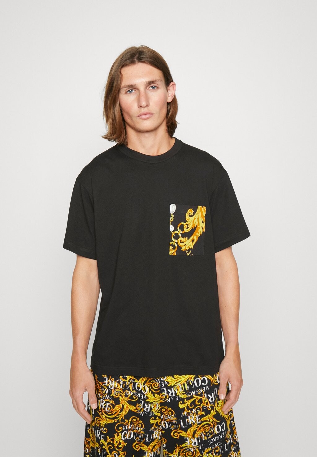 

Футболка с принтом Chain Versace Jeans Couture, цвет black/gold
