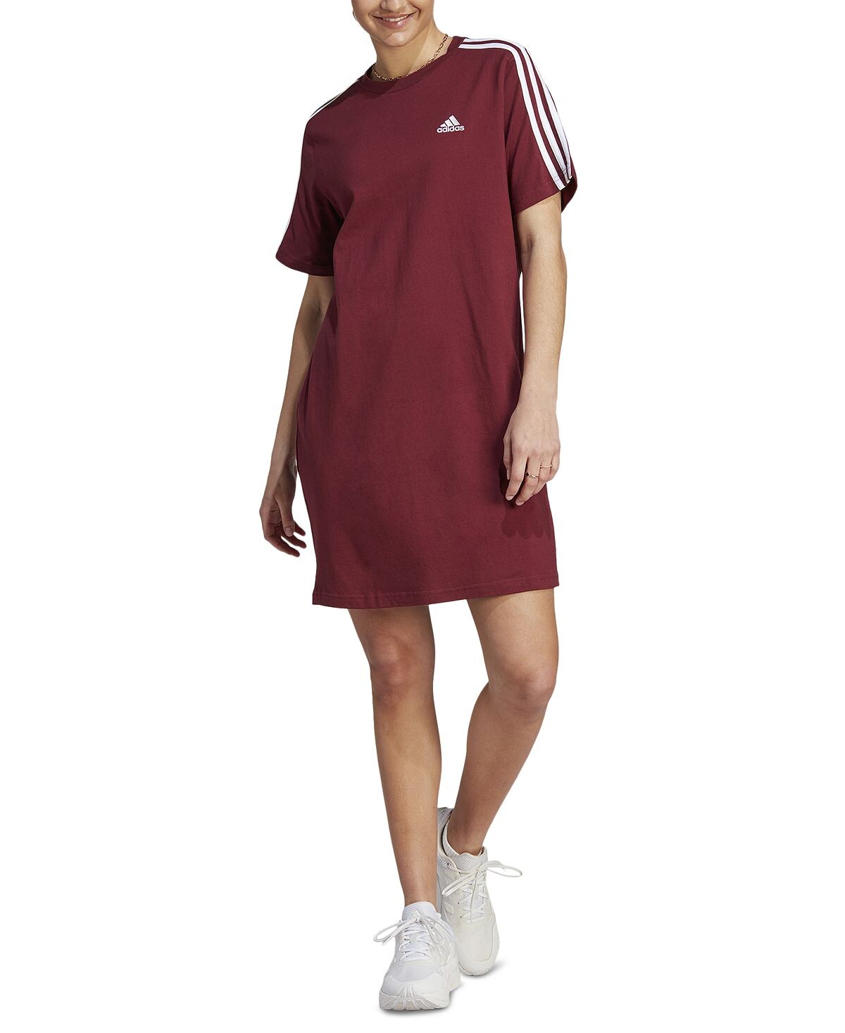 

Женское платье-футболка бойфренда Essential с 3 полосками adidas